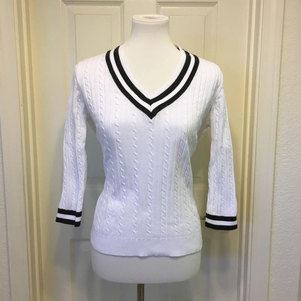🚨 gave away 🚨☕️ Chaps Black and White Sweater